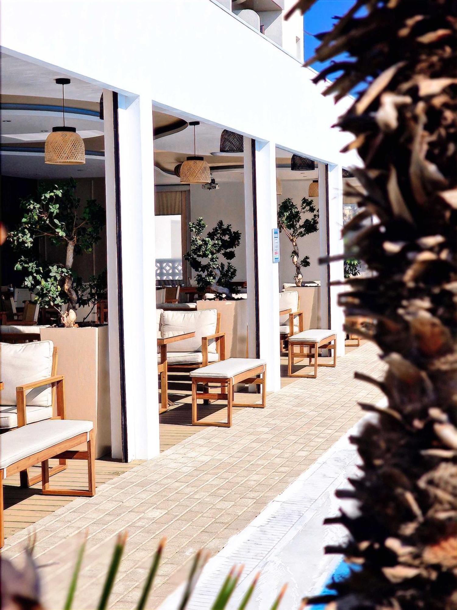 Sveltos Hotel Larnaca Bagian luar foto